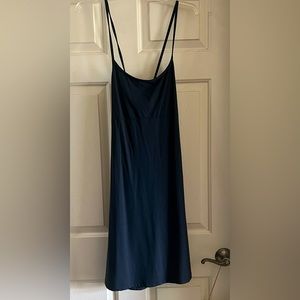 Ladies Athleta cross-cross string back active dress, size Medium. Comfy and cute